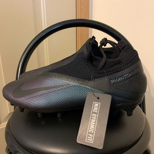 Nike Phantom Vsn cleats